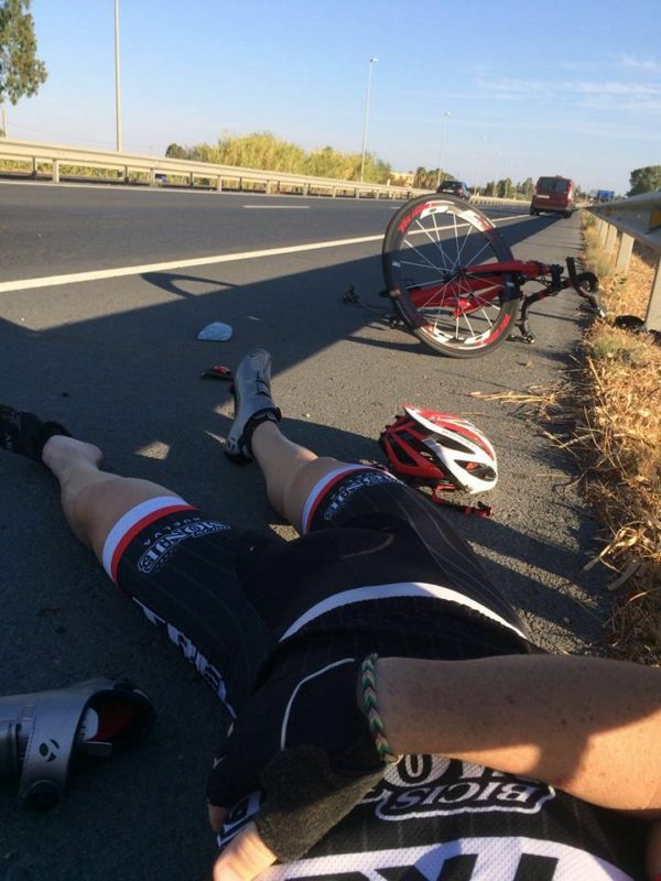 Fotografías subidas a las redes sociales por los propios ciclistas accidentados