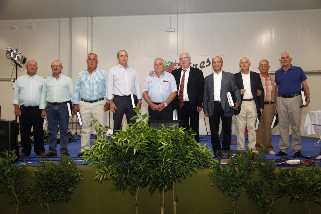 Miembros del consejo rector constituyente de la Cooperativa cartayera hace 28 años