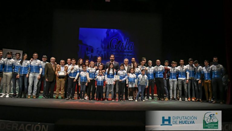 El ciclismo onubense cierra la temporada premiando a más de 100 deportistas en Cartaya