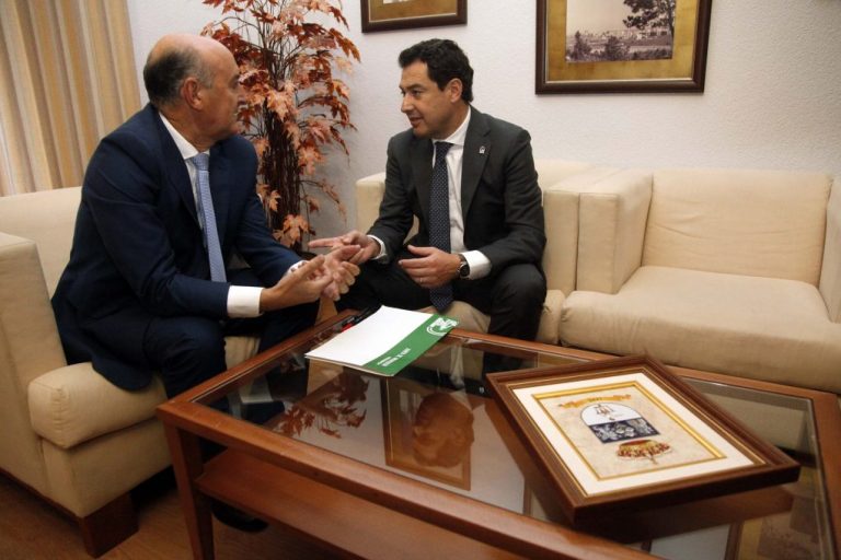 Moreno remarca en Lepe el compromiso de la Junta con el Chare para abrir «lo antes posible»