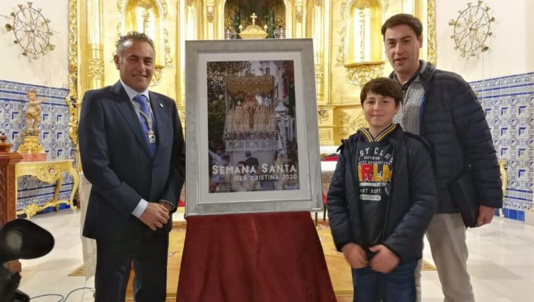 El fotógrafo local Manuel Ruiz, autor del cartel de la Semana Santa de Isla Cristina