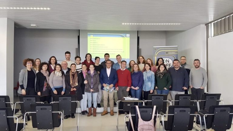 Diputación forma a 100 técnicos de la provincia de Huelva sobre el uso positivo de las nuevas tecnologías