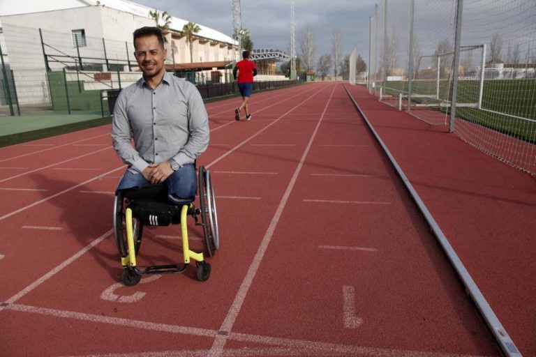 Obstaculizan a vecino de Lepe con movilidad reducida participar en una carrera por ir “muy rápido”