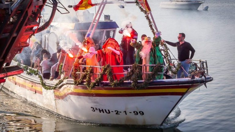 Los Magos de Oriente desparraman ilusión por toda la Costa Occidental de Huelva