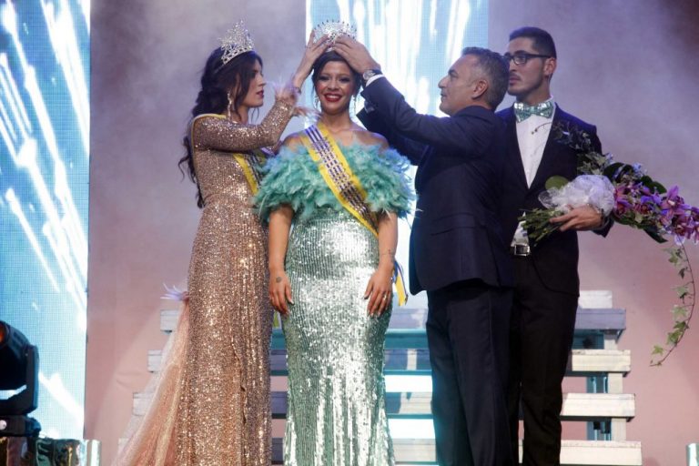 Isla Cristina corona a Nadia Aboudeir y Ana Soto como reinas de su Carnaval 2020