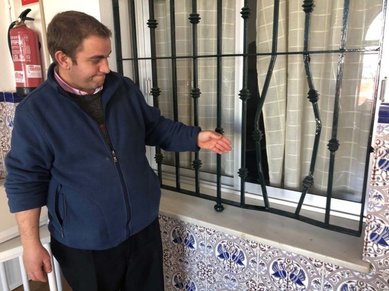 Asaltan el bar Quini de Cartaya y se llevan casi 4.000 euros en dinero y tabaco