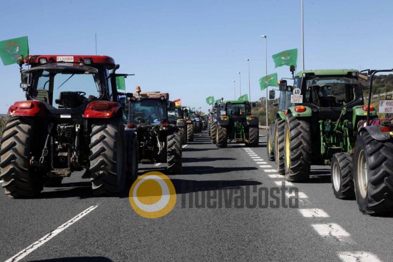 Coronavirus: agricultores onubenses ofrecen equipos de fumigación y maquinaria para desinfectar calles