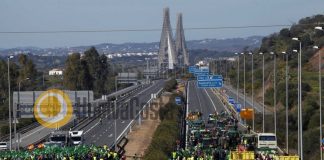 El campo onubense corta la frontera con Portugal por unos “precios justos”