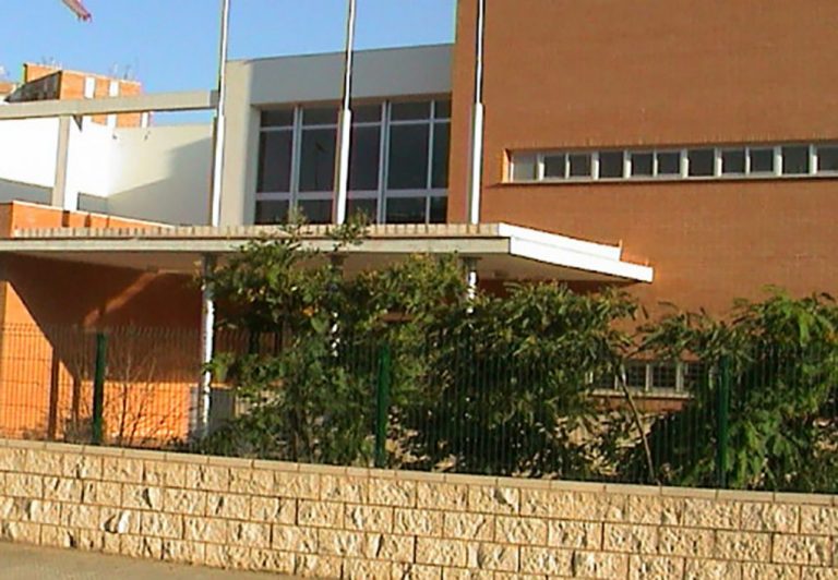 Isla Cristina: profesora denuncia la «agresión» de un alumno que le dio «empujones violentos y con rabia»