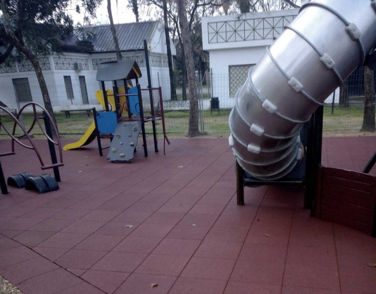 Concluyen en Ayamonte las obras del área de recreo infantil del Prudencio Navarro