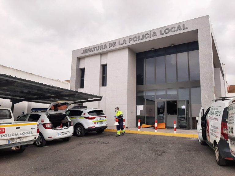 Coronavirus: Cartaya desinfecta la Jefatura de la Policía Local y los vehículos patrulla