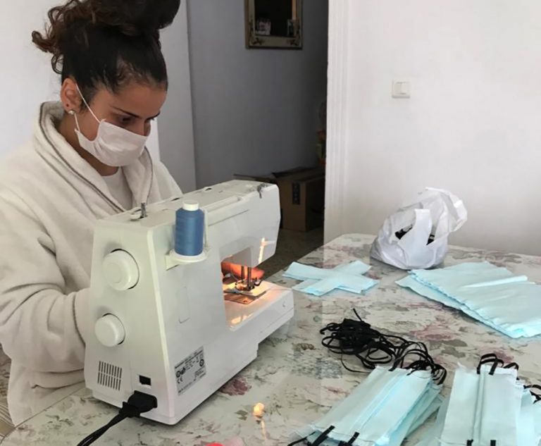 Coronavirus: modista de Cartaya viraliza tutorial sobre cómo hacer mascarillas caseras