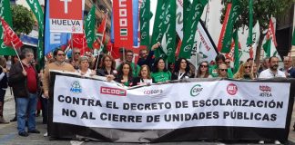 Miles de onubenses salen a la calle contra el Decreto de Escolarización del a Junta