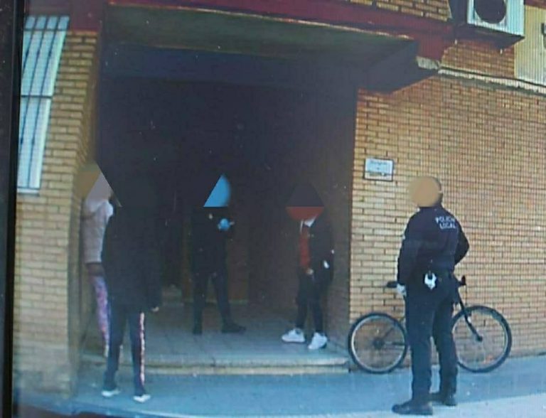 Sancionan en Punta a 3 personas por salir de casa a comprar litronas y patatas fritas
