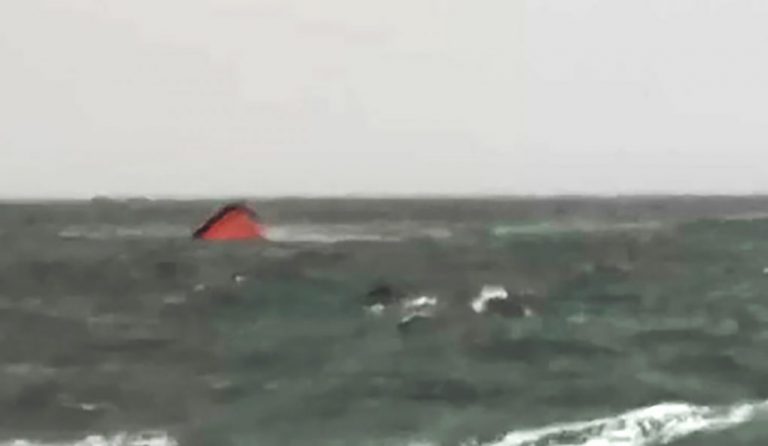 Fallecen dos de los tres tripulantes del pesquero de Isla Cristina naufragado en Punta Umbría