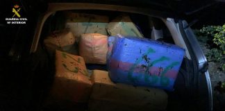 Incautan 3.500 kilos de hachís en una trimotora entre Mazagón y Matalascañas