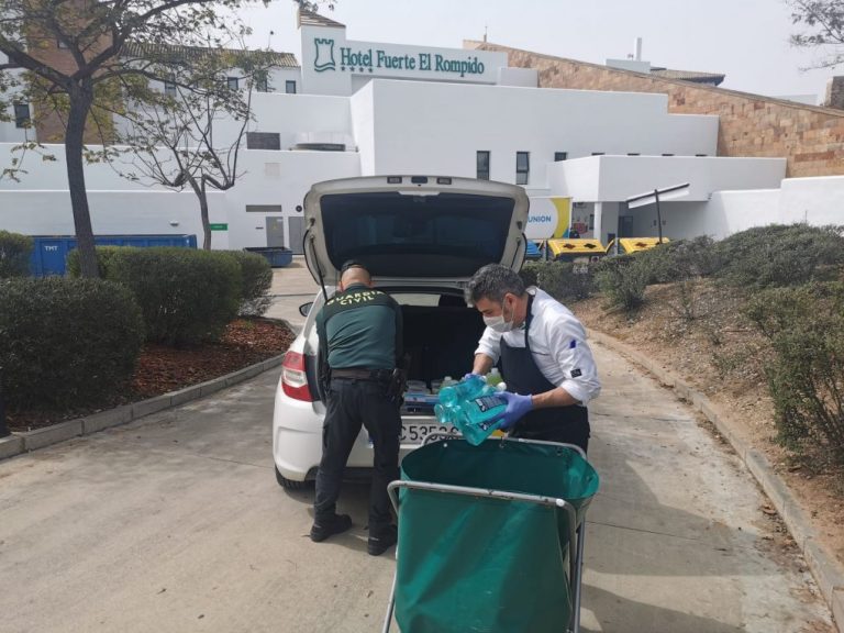 Coronavirus: hotel Fuerte El Rompido dona a la Guardia Civil material desinfectante y de protección