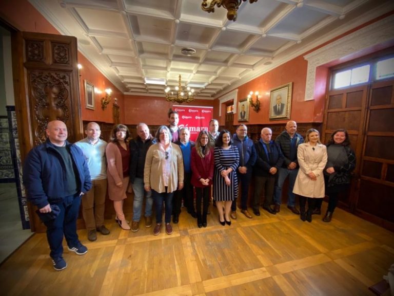 El Gobierno local de Ayamonte recibe oficialmente al nuevo pleno de la Cámara de Comercio de la localidad