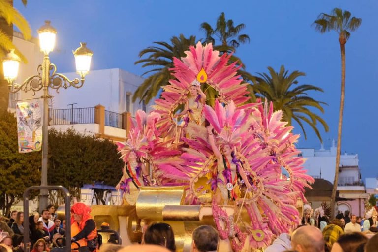 Una colorista cabalgata pone fin al Carnaval de Ayamonte