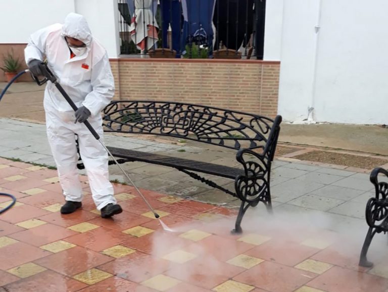 Coronavirus: Ayamonte y Punta Umbría desinfectan sus espacios públicos