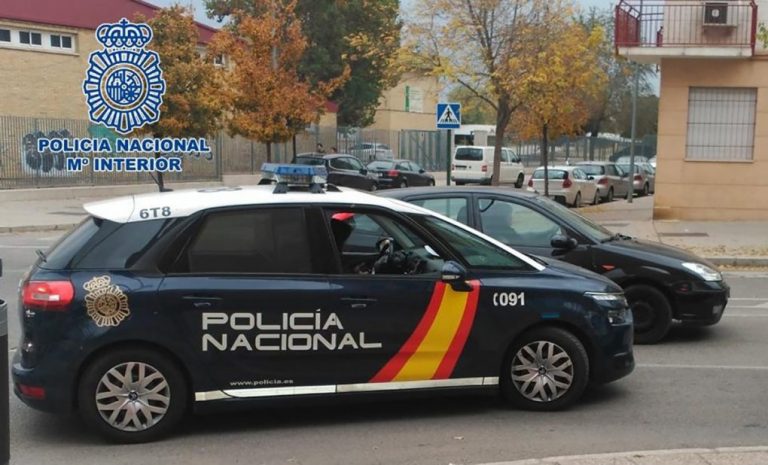 Detenido en Huelva por robar 600 euros a una mujer que acababa de sacarlos de un cajero