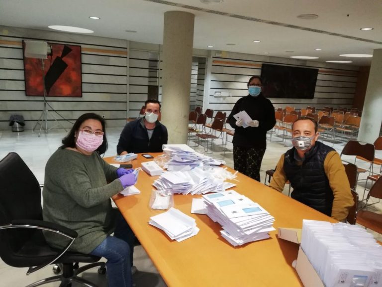El Ayuntamiento de Punta Umbría inicia el reparto de 2.600 mascarillas