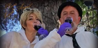 Dos artistas isleños celebran una «boda coronavírica» en pleno confinamiento