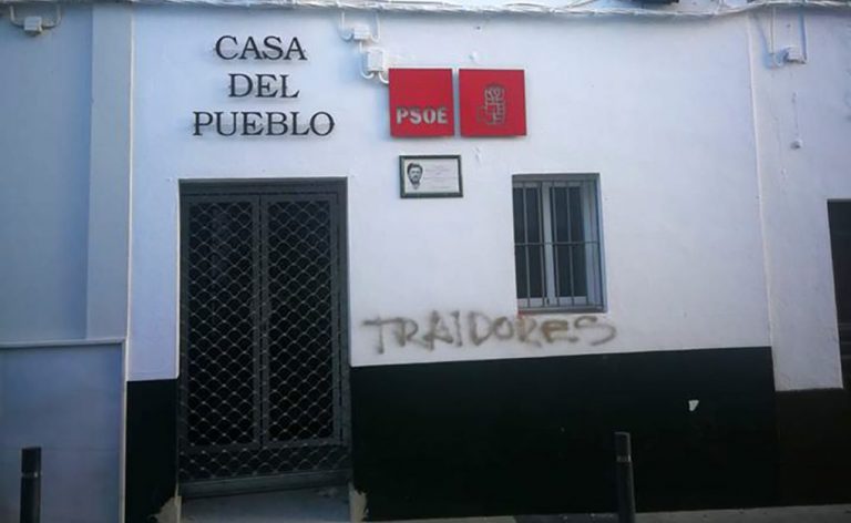 El PSOE de Lepe denuncia una pintada en su sede con la palabra ‘traidores’