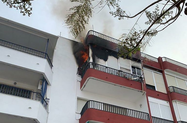 Vecino de Punta rescata de una vivienda en llamas a una mujer que resulta con heridas leves