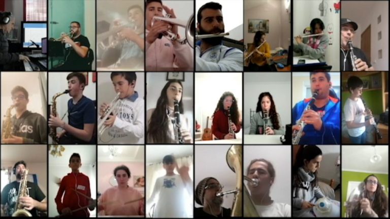 El Ateneo Musical de Cartaya abre la Semana Santa con una marcha procesional desde casa