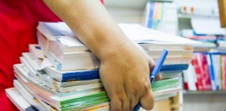 Madre de Cartaya pide ayuda por imposibilidad de acceder telemáticamente al material de clase de su hija de 8 años