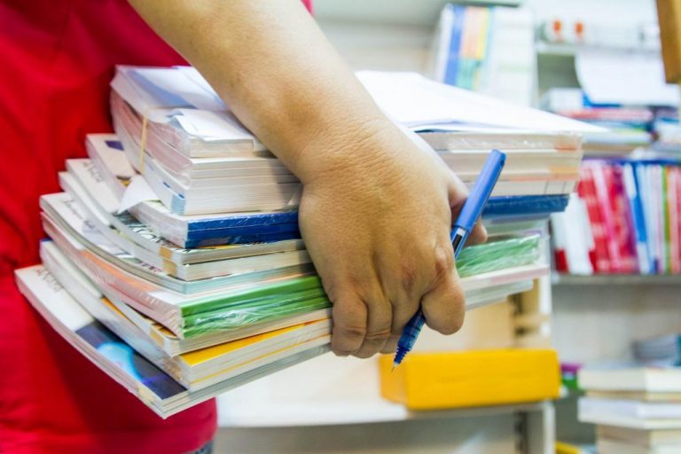 Madre de Cartaya pide ayuda por imposibilidad de acceder telemáticamente al material de clase de su hija de 8 años
