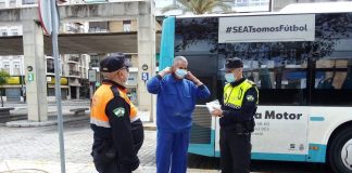 Reparten en la provincia de Huelva 160.000 mascarillas a trabajadores que usan transporte público