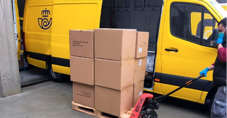 El Gobierno reparte en Huelva 51.110 mascarillas entre empleados de puertos estatales, Correos y empresas autonómicas y locales