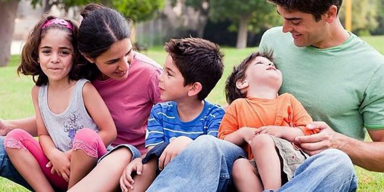 Un total de 166 familias onubenses mantienen acogidos a 190 niños durante el confinamiento