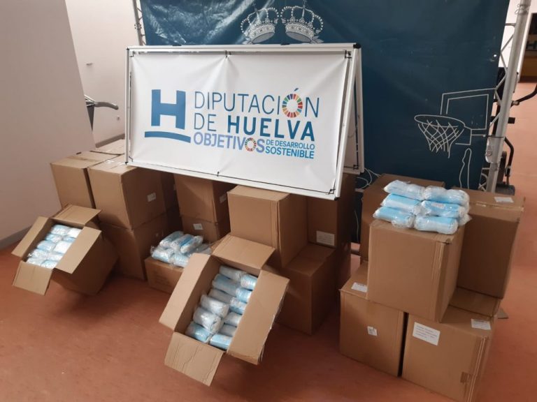 Diputación reparte a los ayuntamientos de Huelva un segundo lote de 100.000 mascarillas