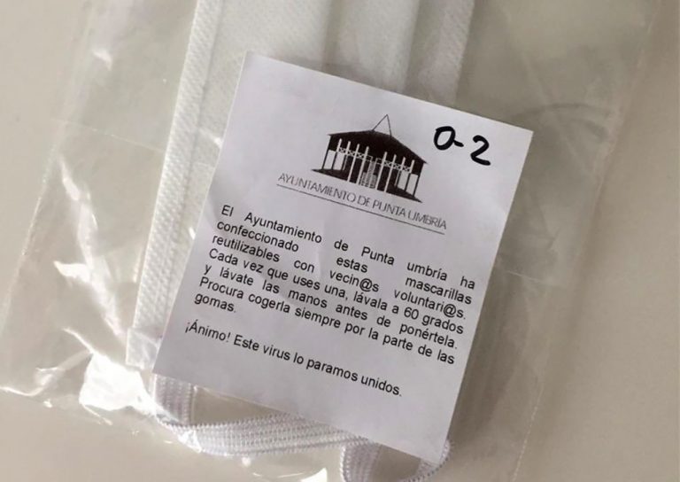 Punta concluye el reparto a domicilio de 1.500 mascarillas a todos los menores del pueblo