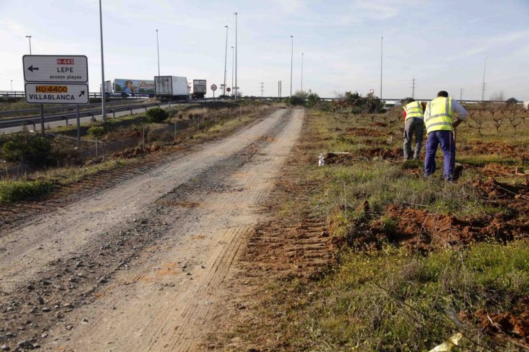 Las obras de los accesos al Chare obligan a cortar desde este lunes la carretera Lepe-Villablanca