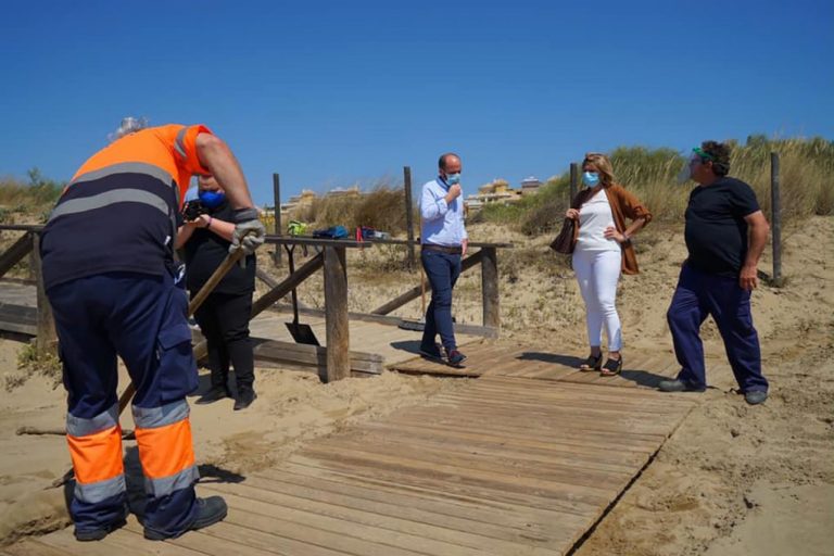 Ayamonte y Lepe trabajan en la adaptación de sus playas a la nueva normativa