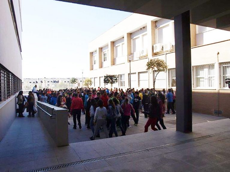 Piden a la Junta medidas contra la masificación de los centros educativos de Aljaraque