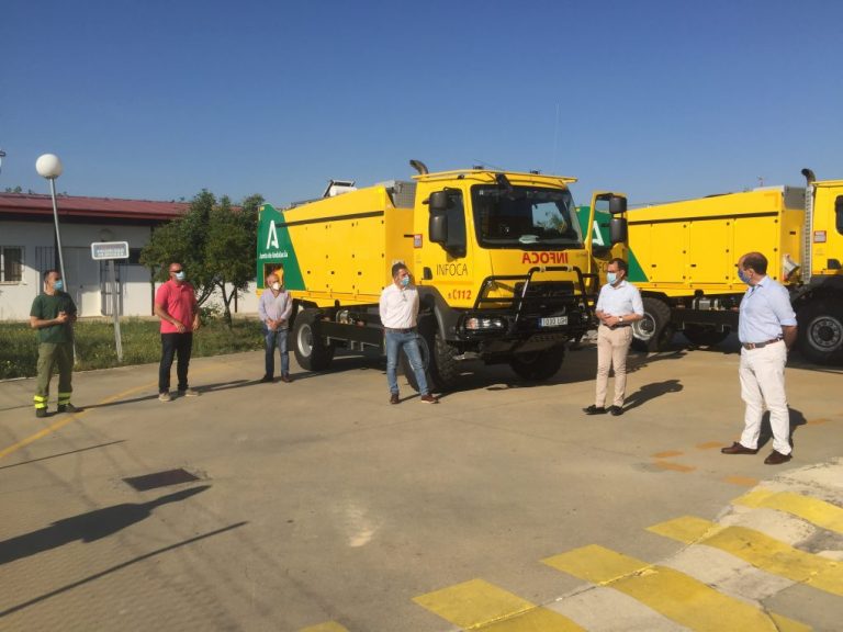 El Infoca incorpora a su flota en Huelva dos nuevos camiones autobombas