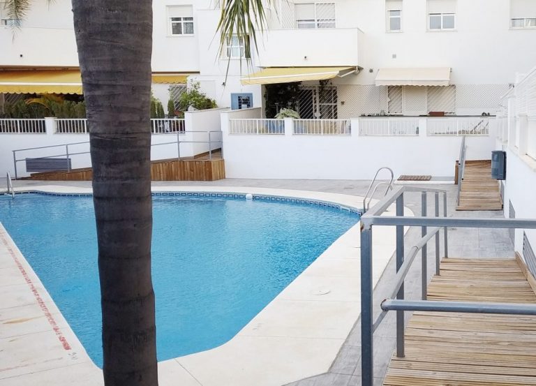 Numerosas piscinas comunitarias onubenses no podrán reabrir con seguridad