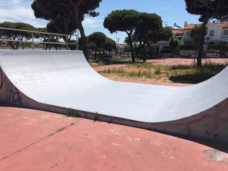 El ayuntamiento de Punta Umbría comienza la reparación del skate park