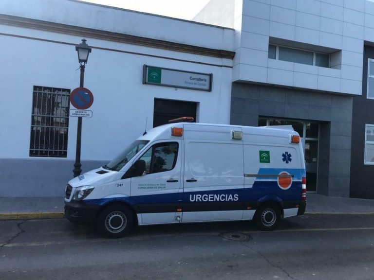 Muere de un navajazo en el centro de salud de Rociana