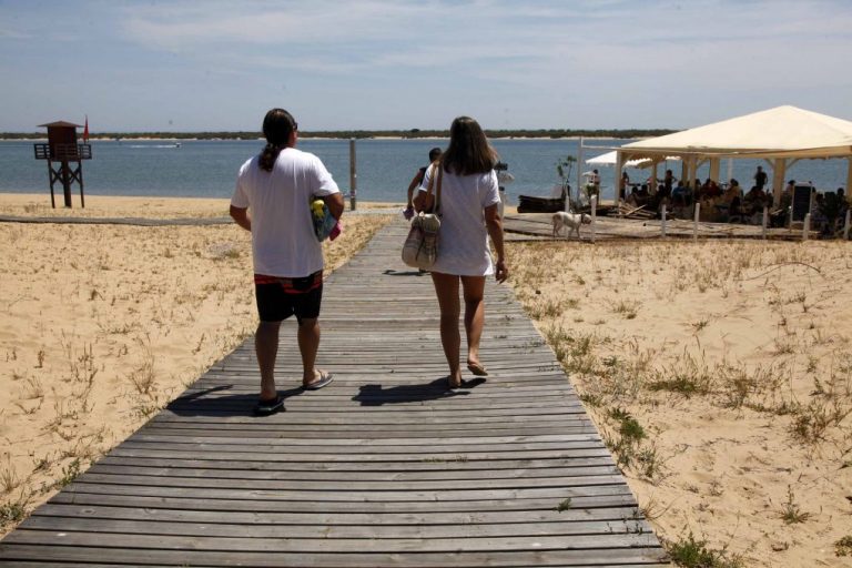 Las playas de la Costa Occidental de Huelva se promocionarán como destino seguro