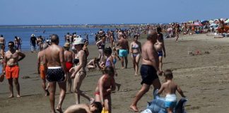 Los pueblos de la Costa Occidental de Huelva “no prohibirán ni autorizarán” el baño en las playas desde el lunes