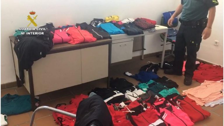 Intervienen en El Rocío 282 prendas de vestir falsificadas