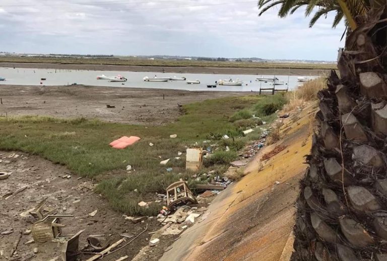 Cs Isla Cristina exige la conexión de las viviendas con la depuradora de aguas residuales