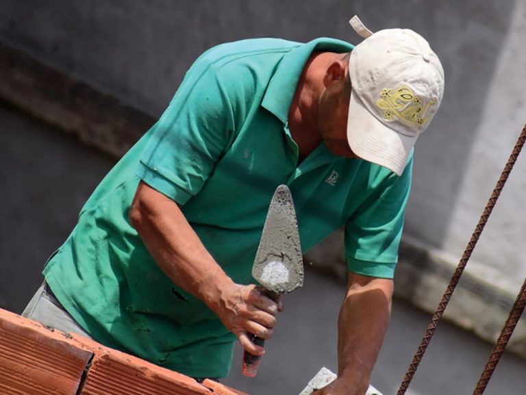 La Junta recorta casi a la mitad el dinero de los planes de empleo en el peor momento para Huelva