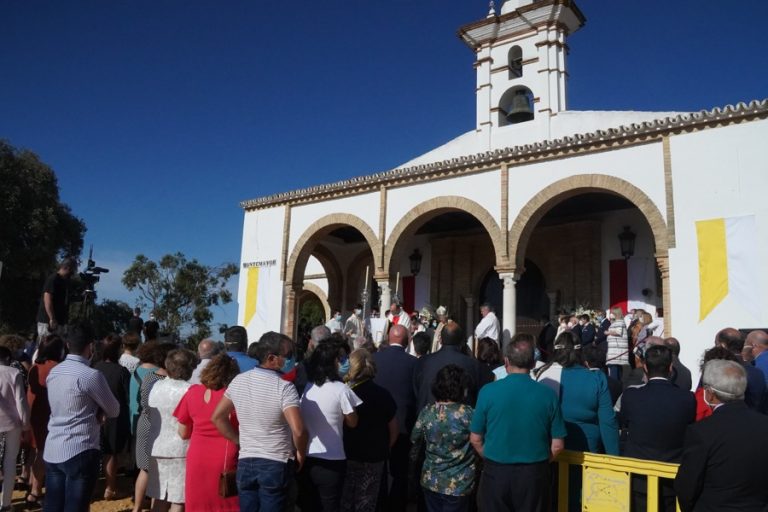 Moguer abre la Puerta del Cielo de Montemayor en el inicio del tiempo jubilar dedicado a la Patrona